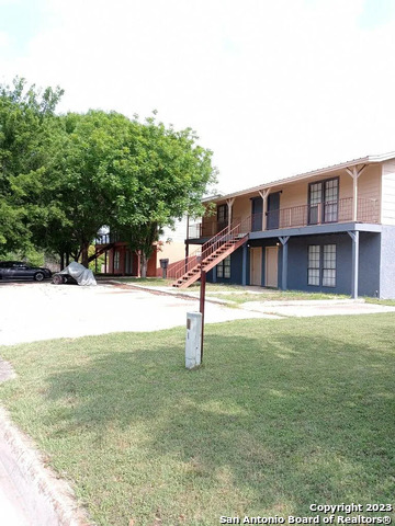 755 Country Club Drive, Unit 4 Seguin, TX 78155 - Photo 2 of 21