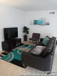 $1,150 | 755 Country Club Drive, Unit 4, Seguin, TX 78155