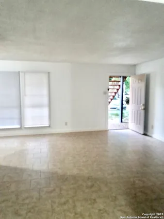 $1,150 | 755 Country Club Drive, Unit 4, Seguin, TX 78155