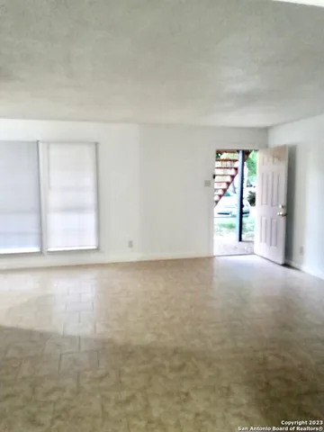 $1,150 | 755 Country Club Drive, Unit 4, Seguin, TX 78155