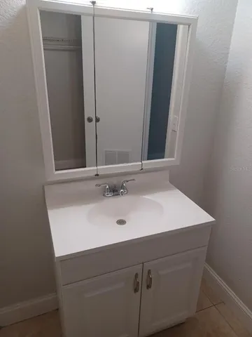 $1,000 | 13693 Orange Sunset Drive, Unit 102, Tampa, FL 33618