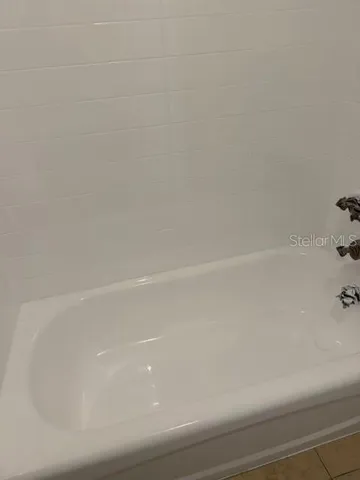 $1,000 | 13693 Orange Sunset Drive, Unit 102, Tampa, FL 33618