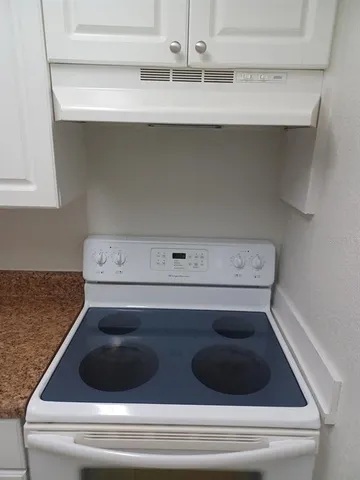 $1,000 | 13693 Orange Sunset Drive, Unit 102, Tampa, FL 33618