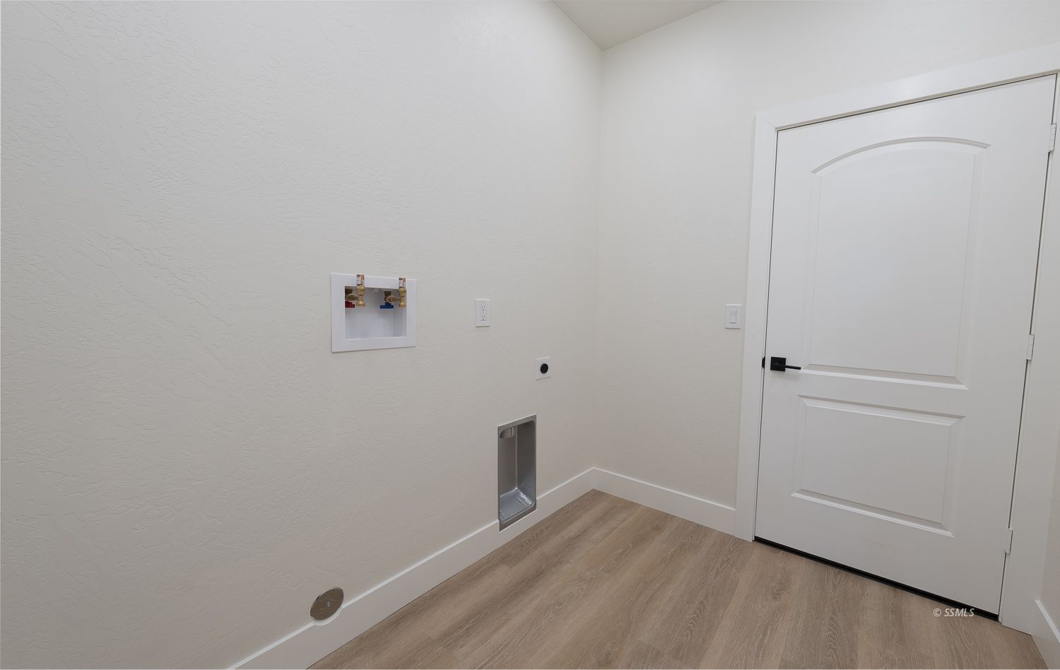 1528 Mayo Street Ridgecrest, CA 93555 - Photo 28 of 34 a view of an empty room