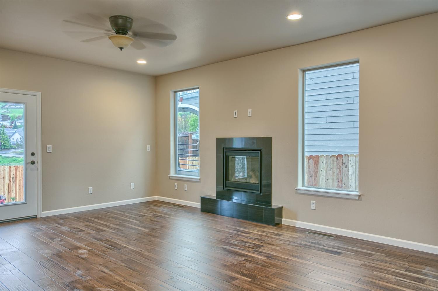 4686 Hillcrest Road Medford, OR 97504 - Photo 5 of 28 Additional Photo