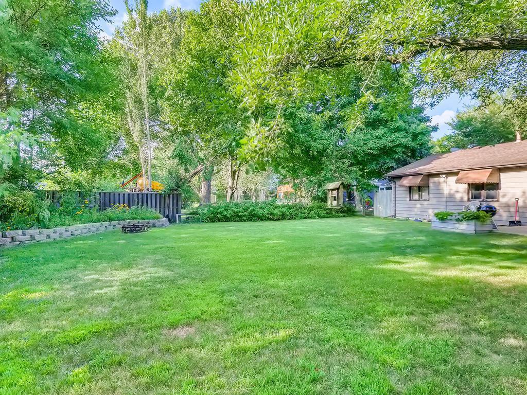 6328 Peacedale Avenue Edina, MN 55424 - Photo 4 of 34