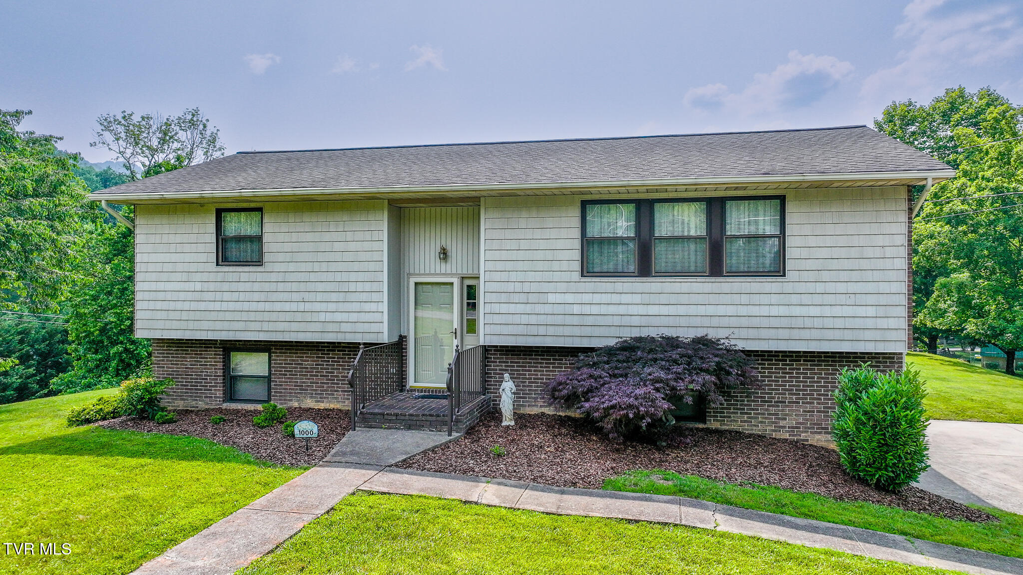 1000 Amersham Road Kingsport, TN 37660 - Photo 1 of 30 DJI_20250602084347_0564_D-HDR