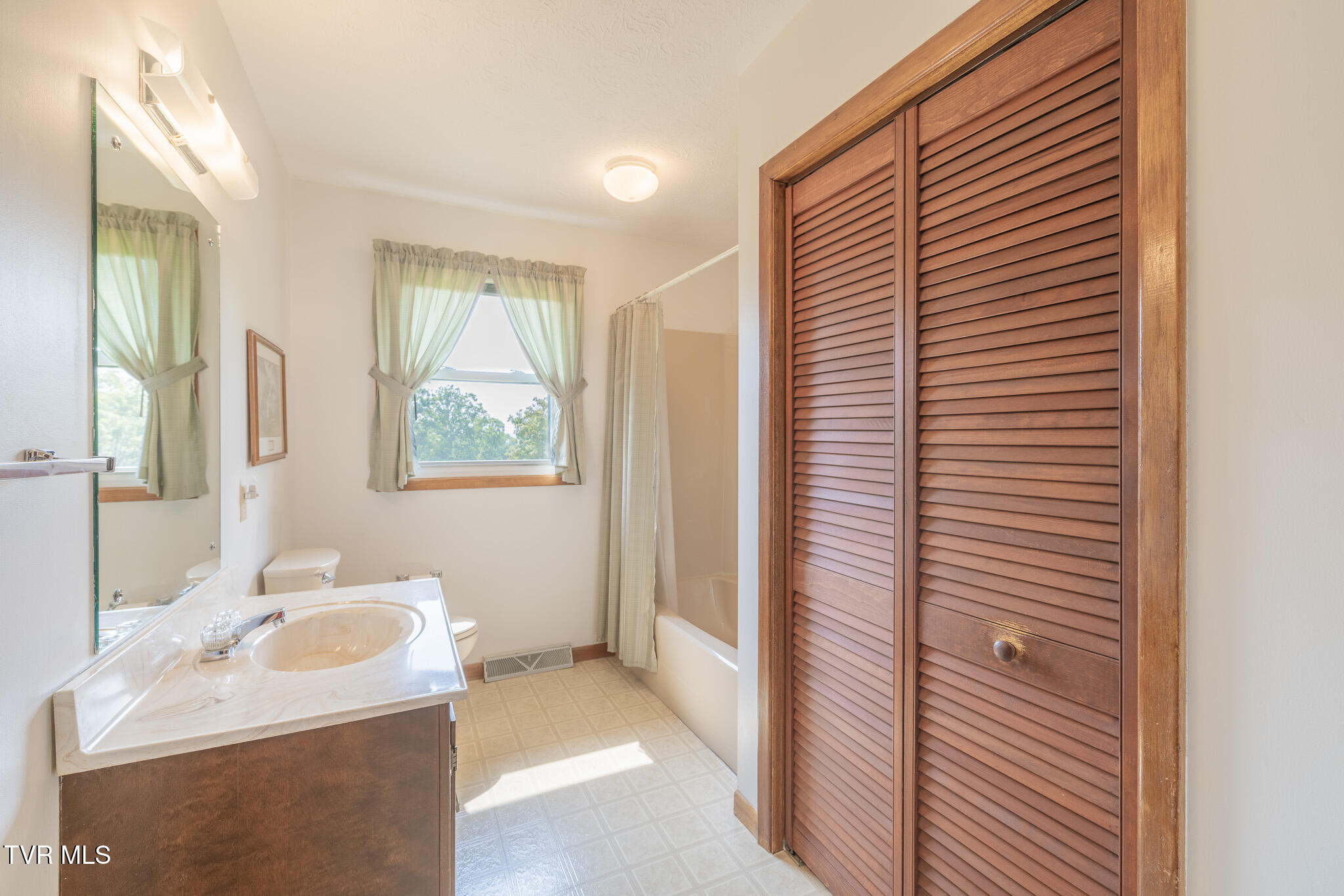 1000 Amersham Road Kingsport, TN 37660 - Photo 11 of 30 1R9A5151-HDR