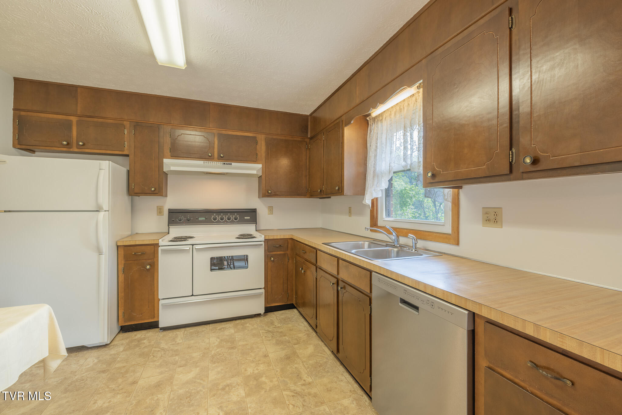 1000 Amersham Road Kingsport, TN 37660 - Photo 8 of 30 1R9A5142-HDR