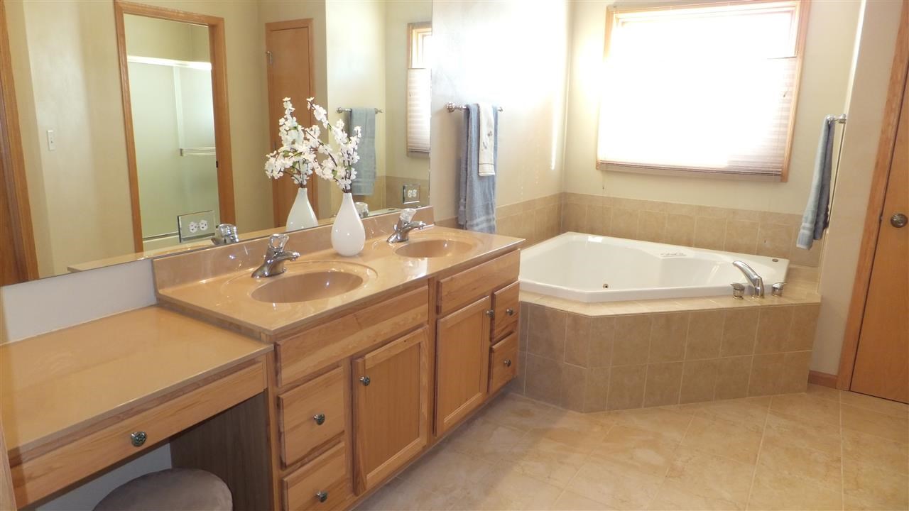 2835 Dourdan Road Belvidere, IL 61008 - Photo 13 of 25 a bathroom with a sink and a bathtub