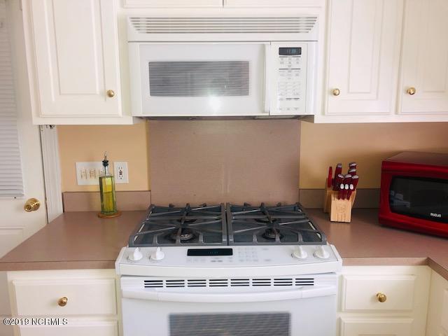 3812 Pecan Grove Road Zebulon, NC 27597 - Photo 7 of 21 Gas Stovetop