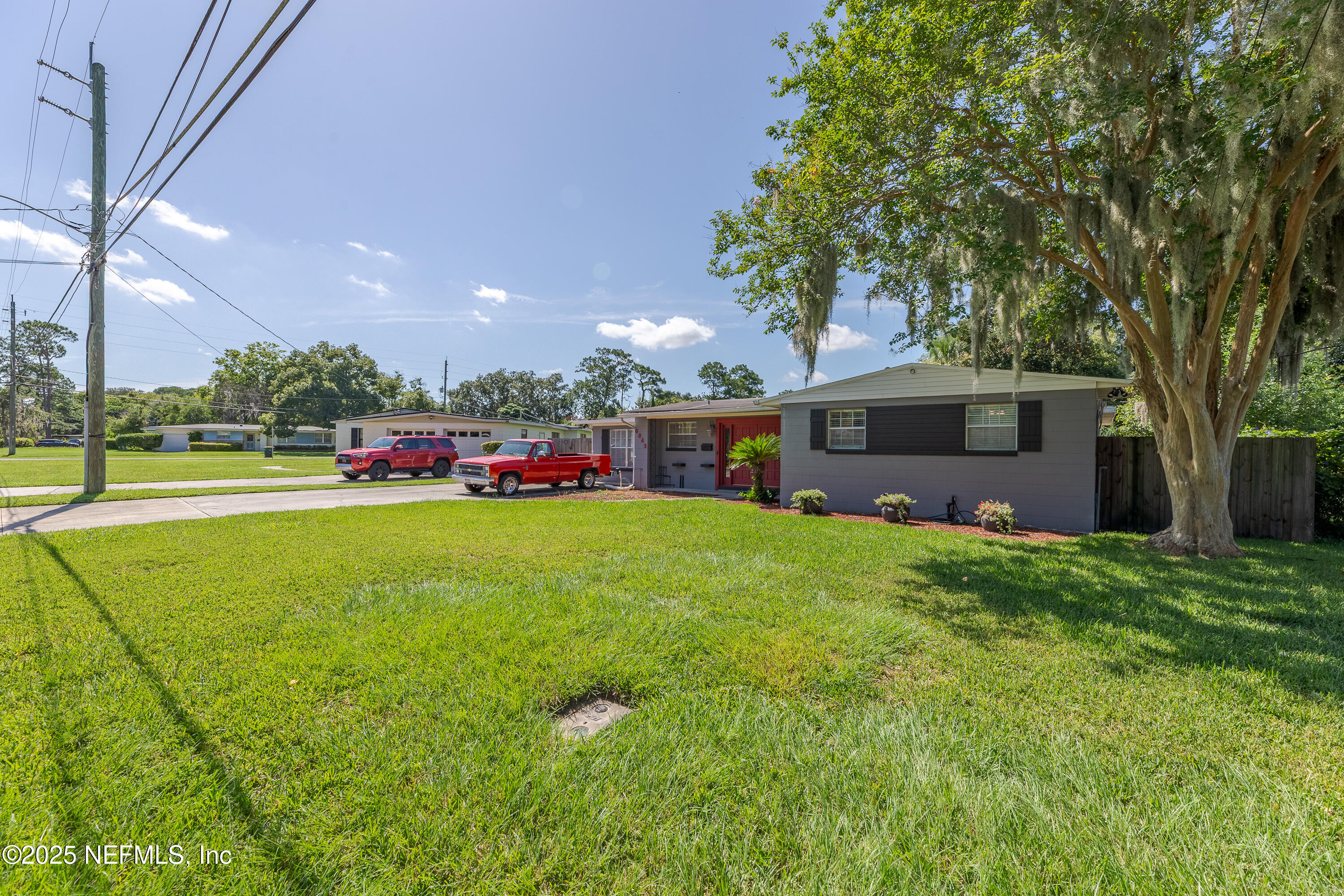6542 Ovington Road South Jacksonville, FL 32216 - Photo 35 of 35 a front view of a house with garden