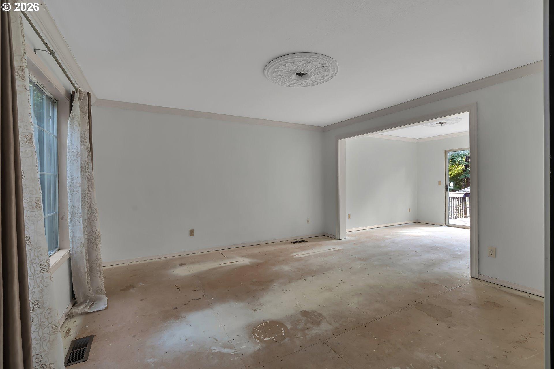 706 Southwest Colony Drive Portland, OR 97219 - Photo 7 of 48 Gallery Image 7