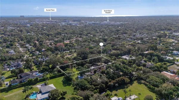 an aerial view of house with yard and mountain view in back