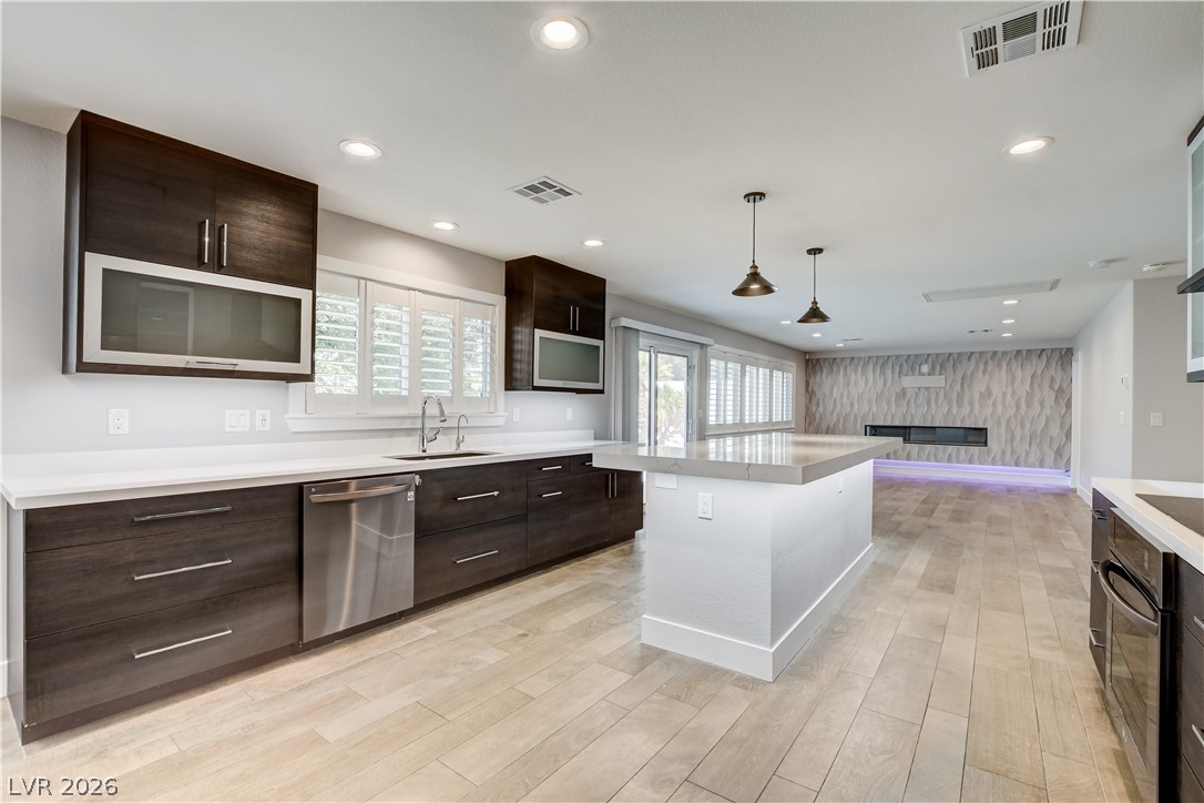 4207 Ridgecrest Drive Las Vegas, NV 89121 - Photo 7 of 27 Stunning kitchen!