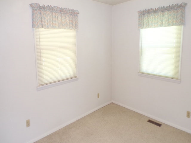 2128 South Sievers Road Vincennes, IN 47591 - Photo 9 of 20 Gallery Image 9