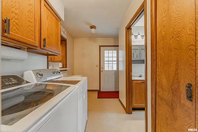 $260,000 | 214 North Maple Avenue, Minier, IL 61759