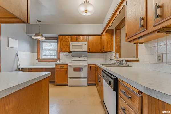 $209,000 | 214 North Maple Avenue, Minier, IL 61759