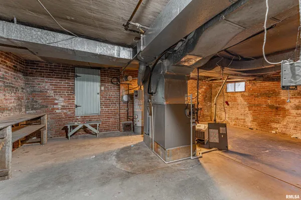 $209,000 | 214 North Maple Avenue, Minier, IL 61759