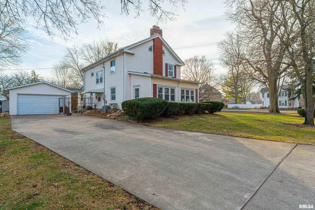 $260,000 | 214 North Maple Avenue, Minier, IL 61759