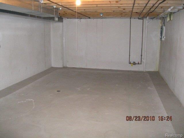 2196 Rochelle Park Drive, Unit 113 Rochester, MI 48309 - Photo 15 of 18 IMG_0478