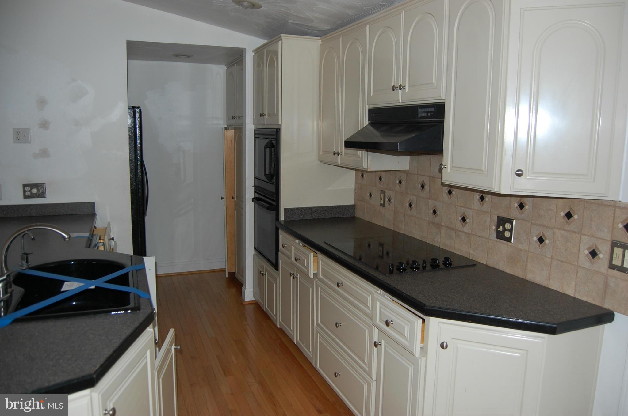 771 Oak Grove Circle Severna Park, MD 21146 - Photo 5 of 13 Kitchen