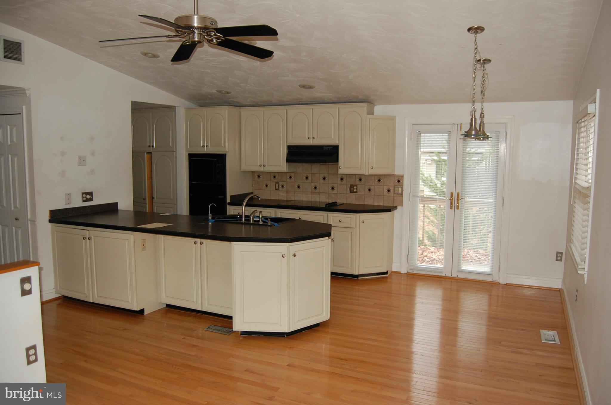 771 Oak Grove Circle Severna Park, MD 21146 - Photo 6 of 13 Kitchen
