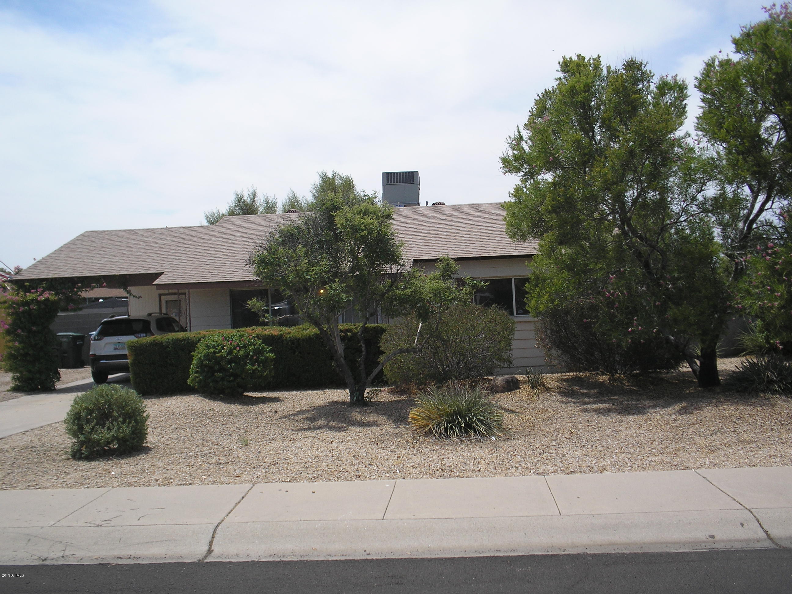 3053 West Greenway Road Phoenix, AZ 85053 - Photo 9 of 28 Nice Landscape