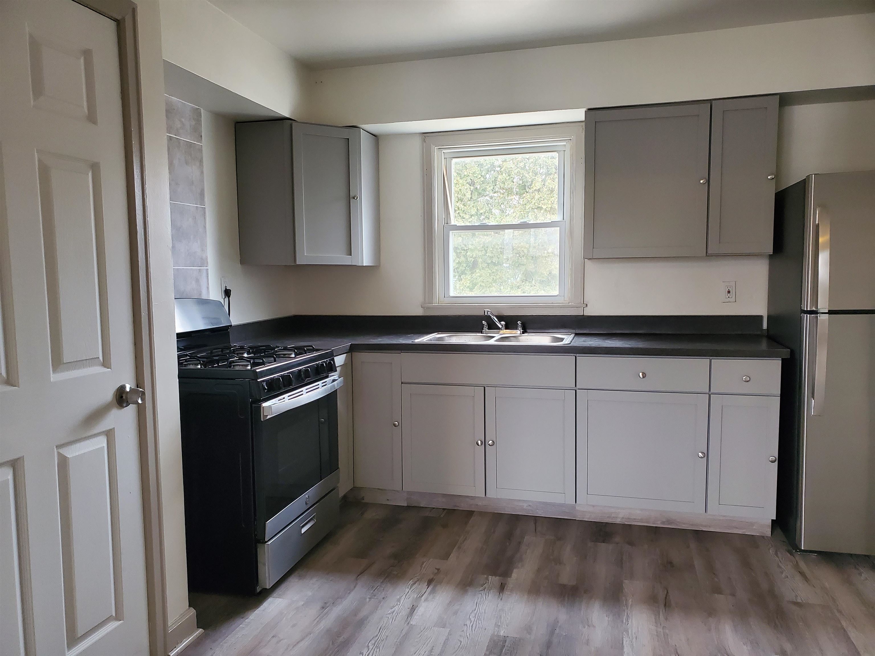 1804 Ridgeland Road Rockford, IL 61108 - Photo 8 of 22 a kitchen with granite countertop white cabinets and a stove