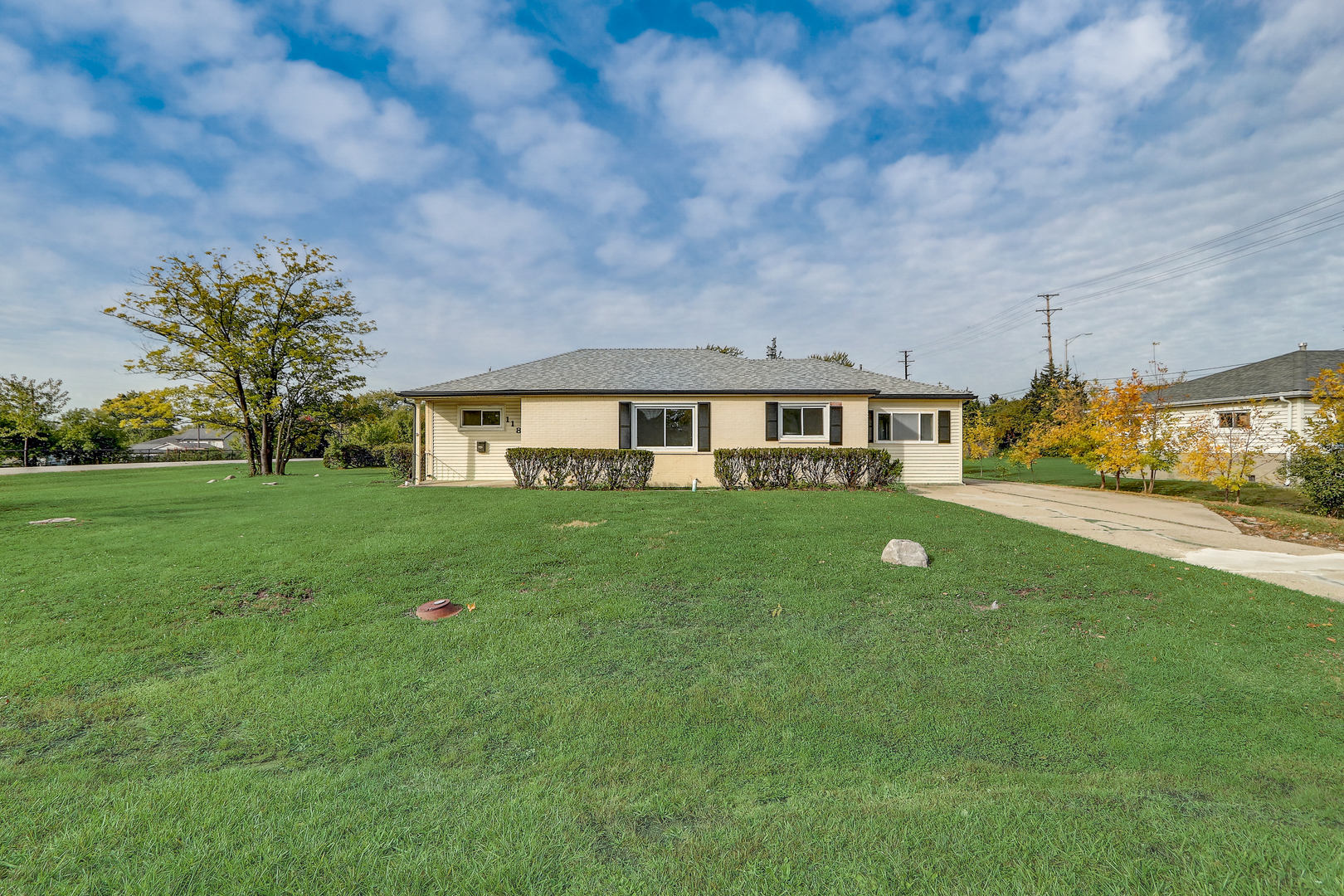 1180 Ash Road Hoffman Estates, IL 60169 - Photo 1 of 39 Gallery Image 1