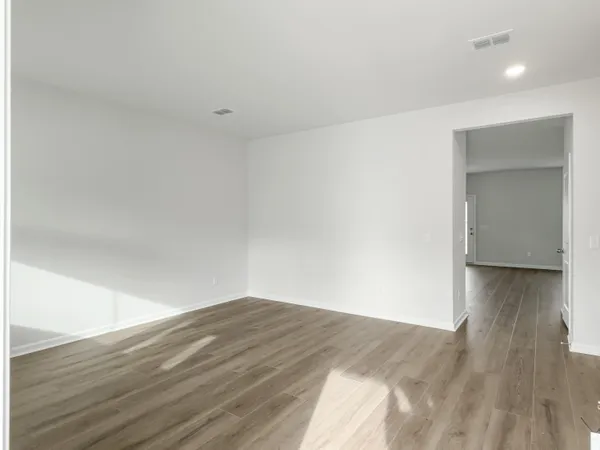 $3,200 | 725 Meadowbrook Lane, Summerville, SC 29486