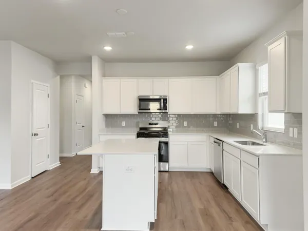 $3,200 | 725 Meadowbrook Lane, Summerville, SC 29486