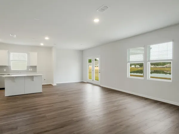 $3,200 | 725 Meadowbrook Lane, Summerville, SC 29486