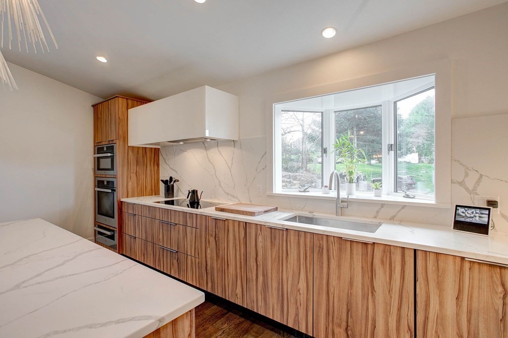 4 Grace Road Danvers, MA 01923 - Photo 7 of 40 Gallery Image 7