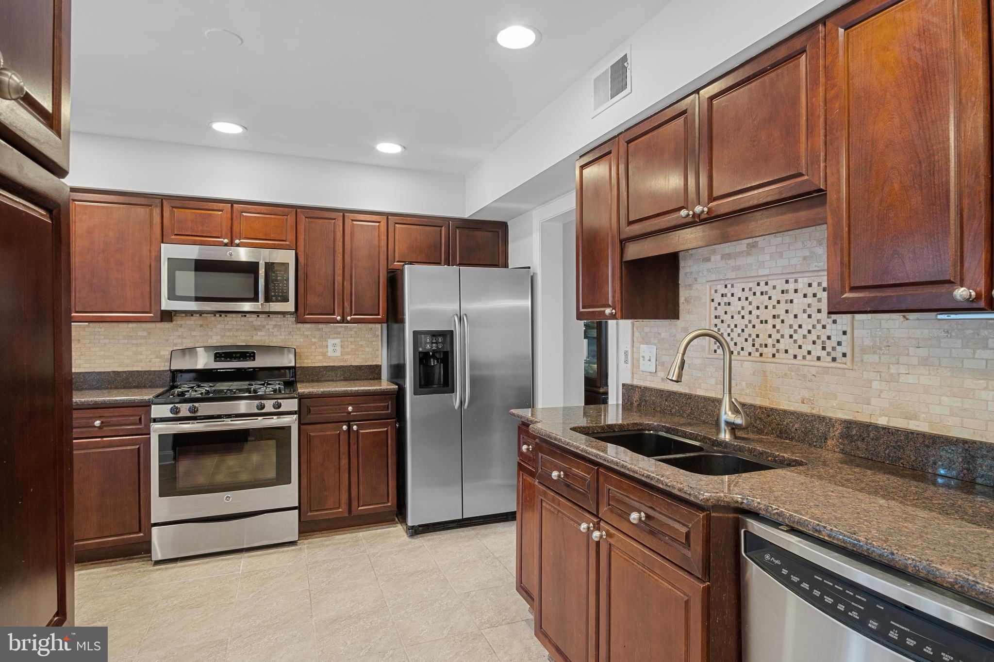 6532 Milva Lane Springfield, VA 22150 - Photo 7 of 57 Stainless Steel Appliances