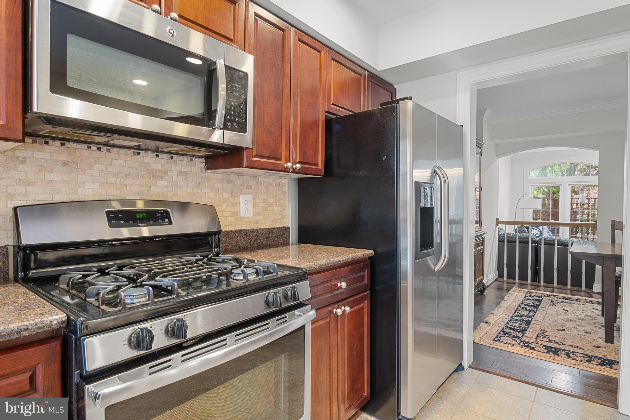 6532 Milva Lane Springfield, VA 22150 - Photo 9 of 57 Gas Cooking