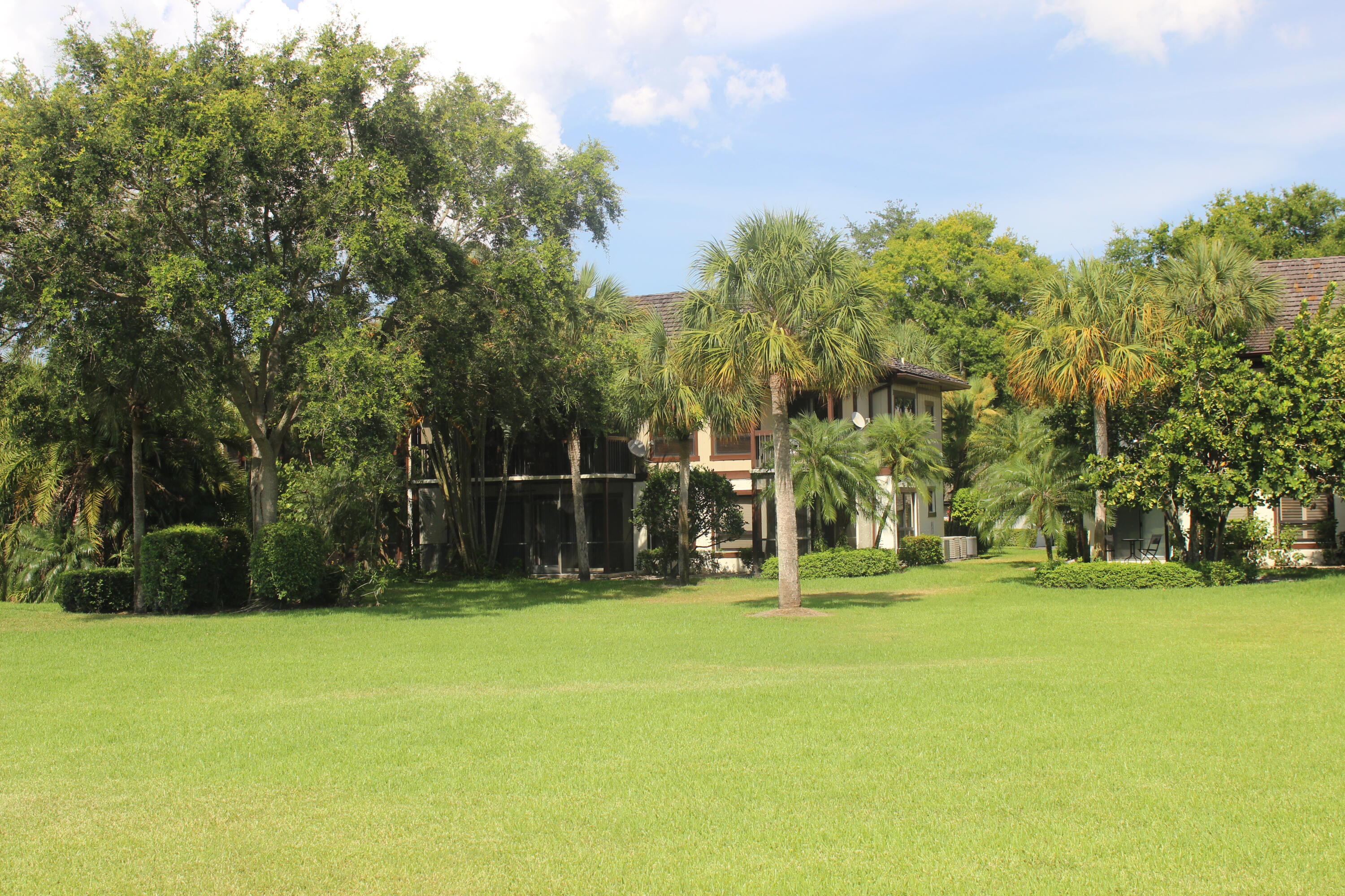 13334 Polo Club Road, Unit 328 Wellington, FL 33414 - Photo 2 of 11 Courtyard