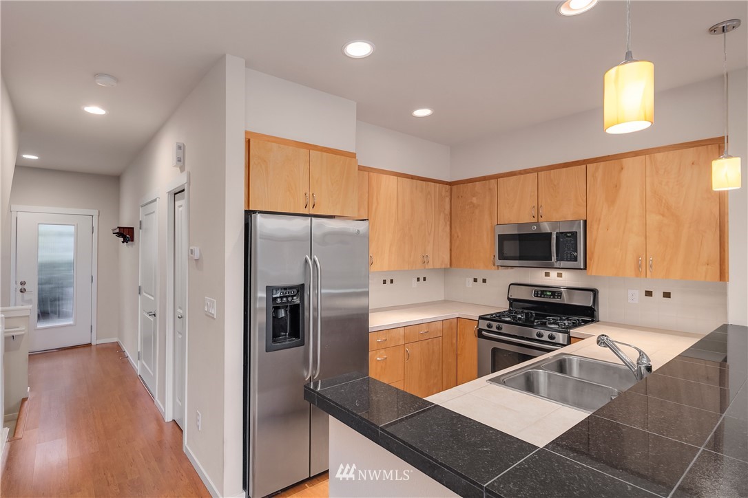 100 Sky Ridge Road Northwest Issaquah, WA 98027 - Photo 3 of 17 Gallery Image 3