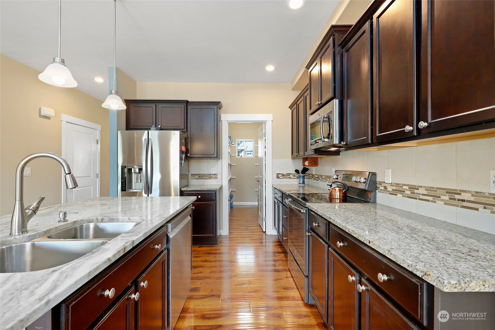 581 East Soderberg Road Allyn, WA 98524 - Photo 4 of 40 Gallery Image 4