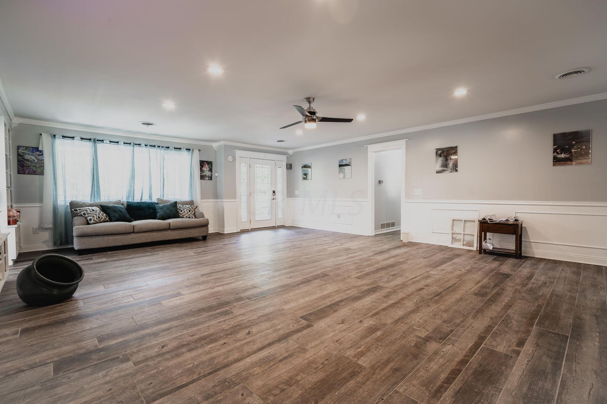 477 Clark State Road Columbus, OH 43230 - Photo 6 of 35