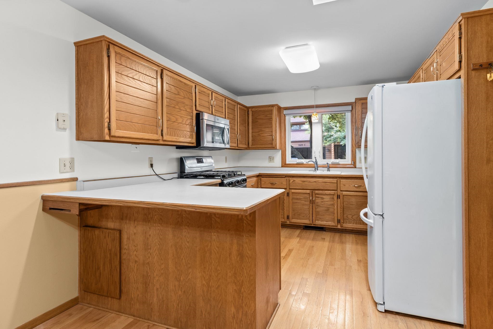 933 East Windfield Place, Unit A Appleton, WI 54911 - Photo 4 of 32