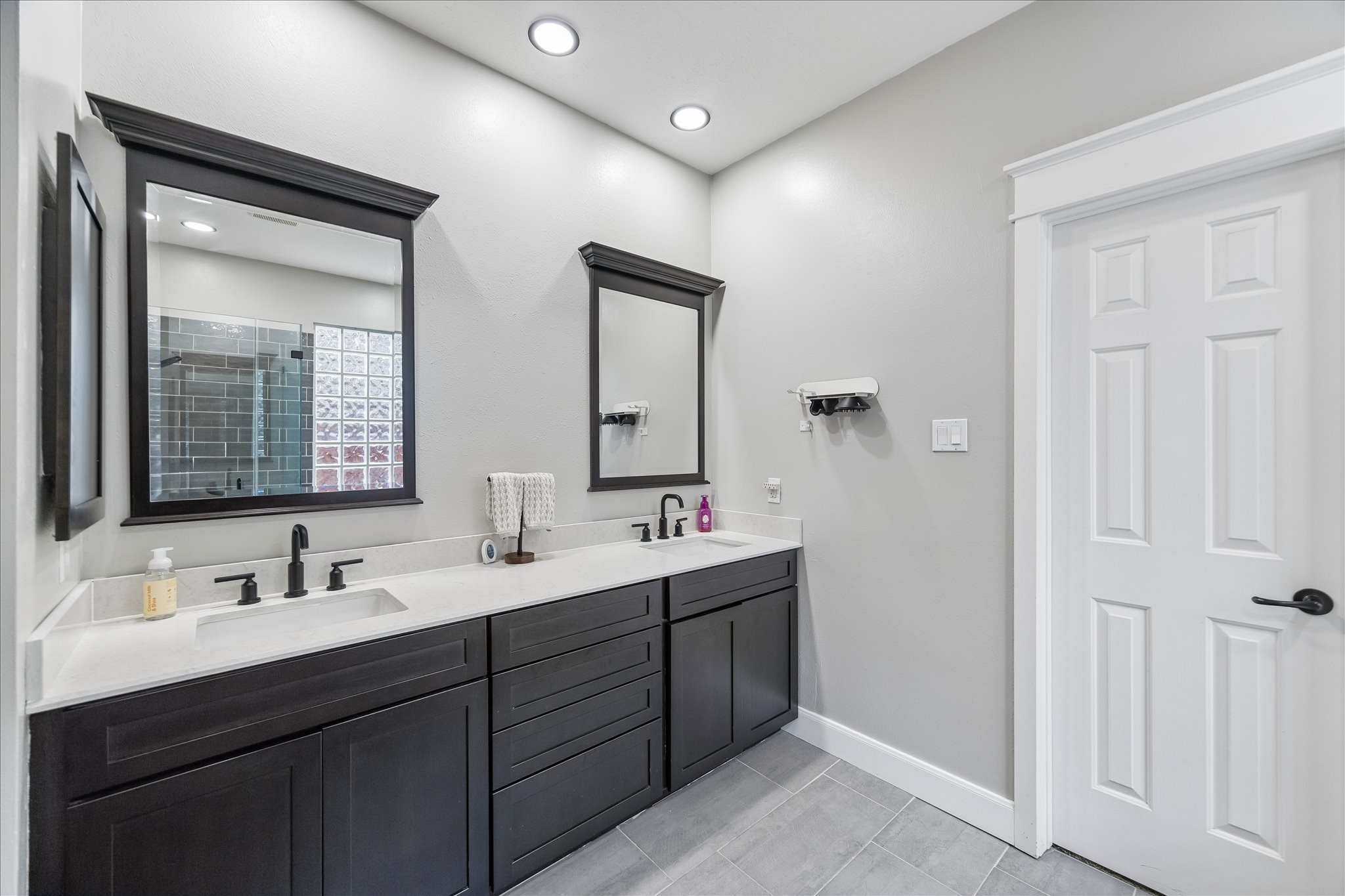 23039 Enchanted Landing Lane Katy, TX 77494 - Photo 20 of 30 a bathroom with 2 sink and a mirror