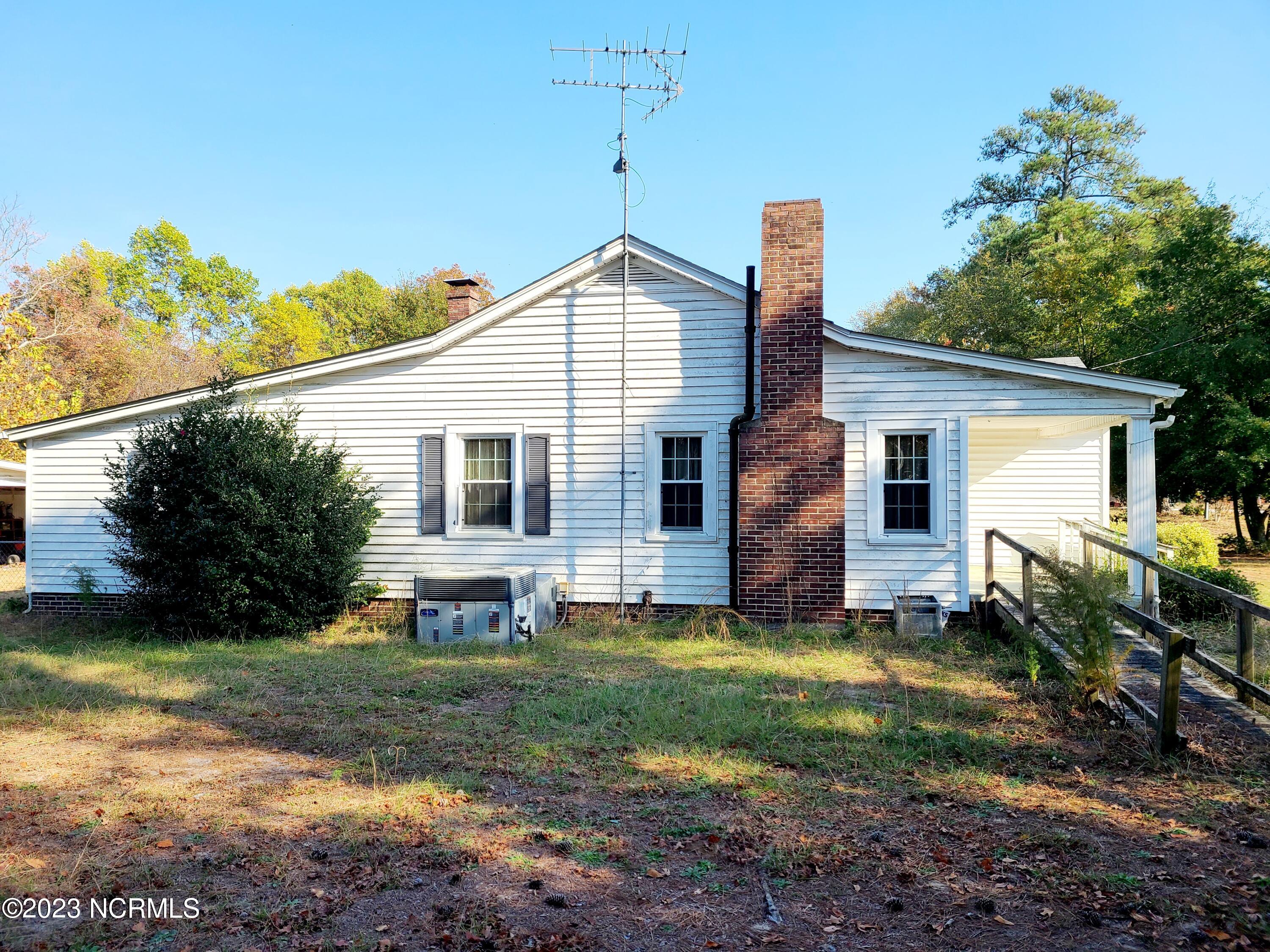 1522 High House Road Clinton, NC 28328 - Photo 2 of 22 20231108_135743