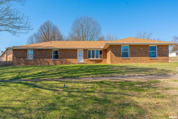 $230,000 | 302 South Vine Street, Mount Pulaski, IL 62548