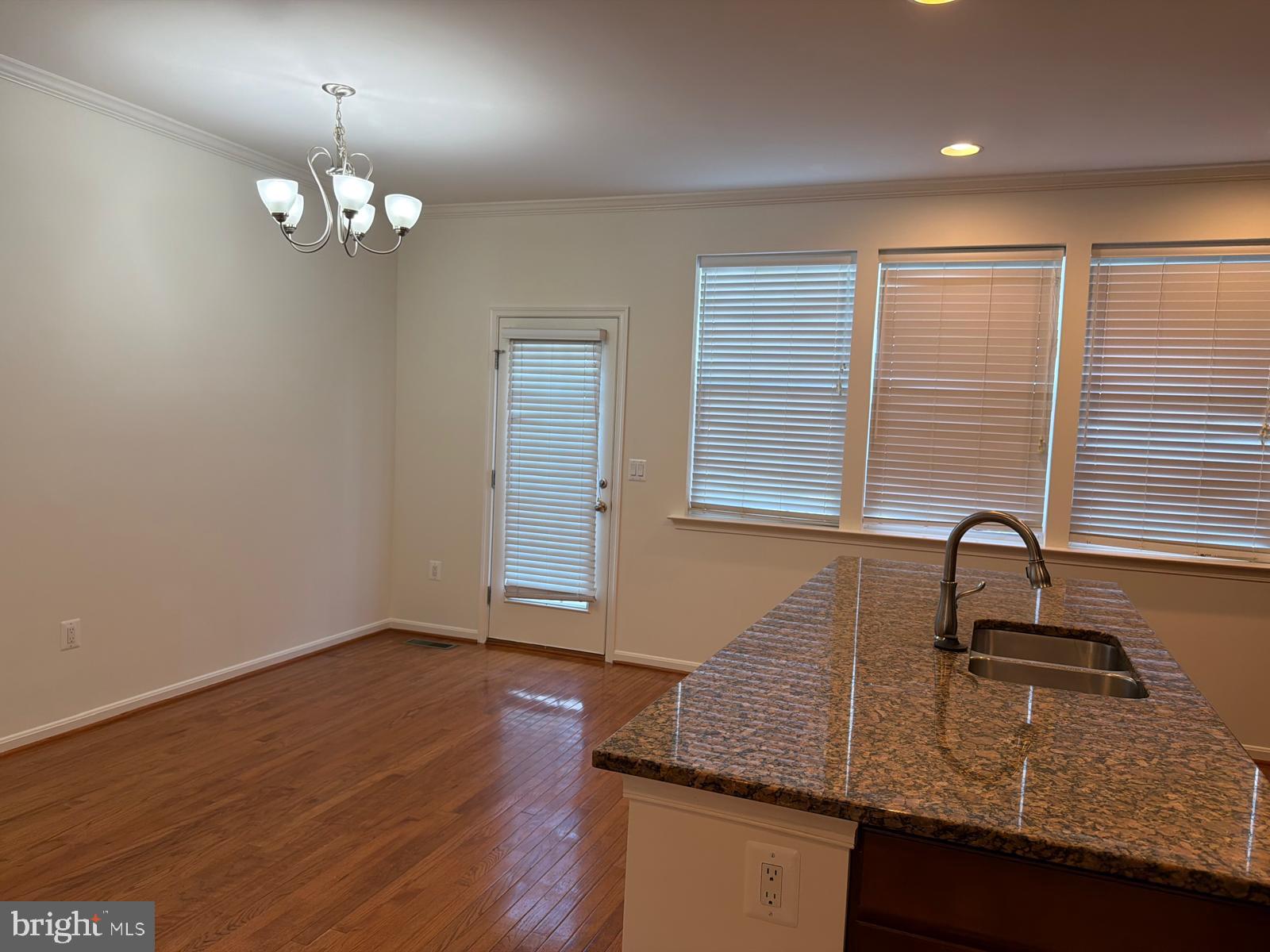 25646 Pleasant Valley Road Chantilly, VA 20152 - Photo 4 of 25