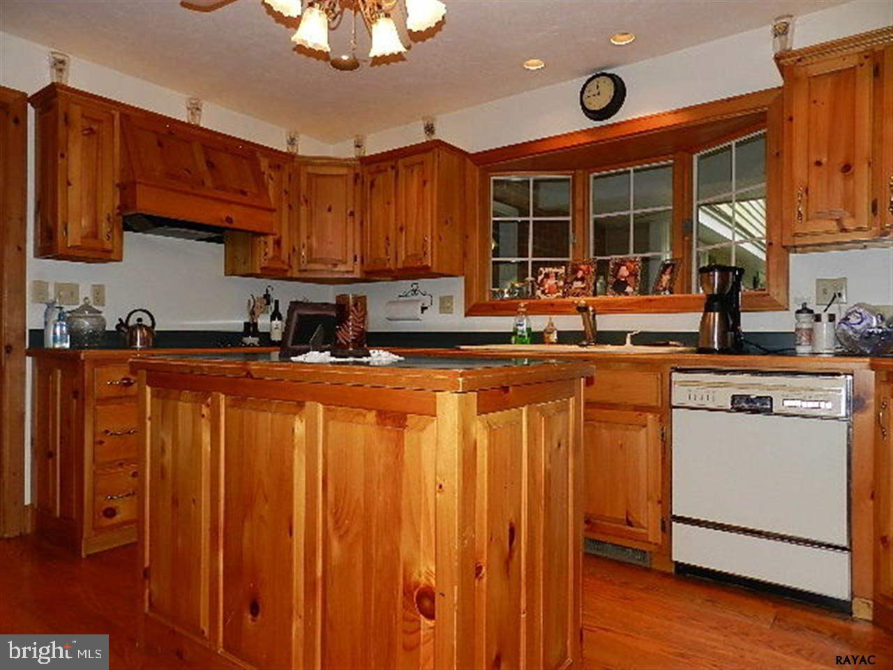 1838 Arnold Road York, PA 17408 - Photo 9 of 29 Gallery Image 9