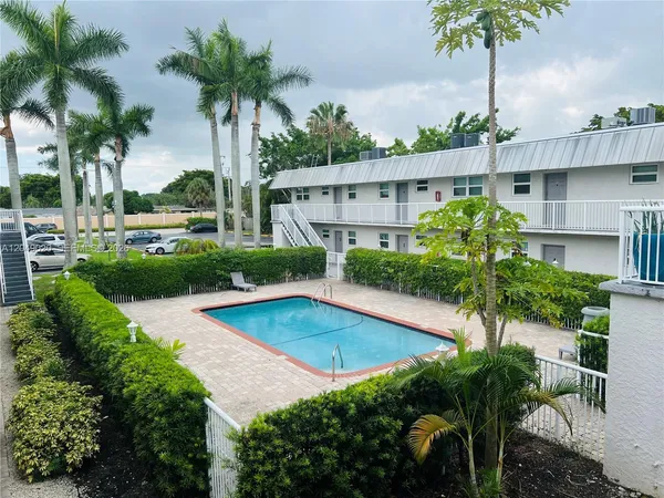 $1,850 | 2050 Northwest 89th Avenue, Unit 208, Pembroke Pines, FL 33024