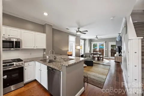 $525,000 | 1073 Park W Drive, Charlotte, NC 28209