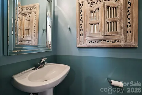 $525,000 | 1073 Park W Drive, Charlotte, NC 28209