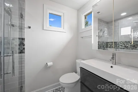 $525,000 | 1073 Park W Drive, Charlotte, NC 28209